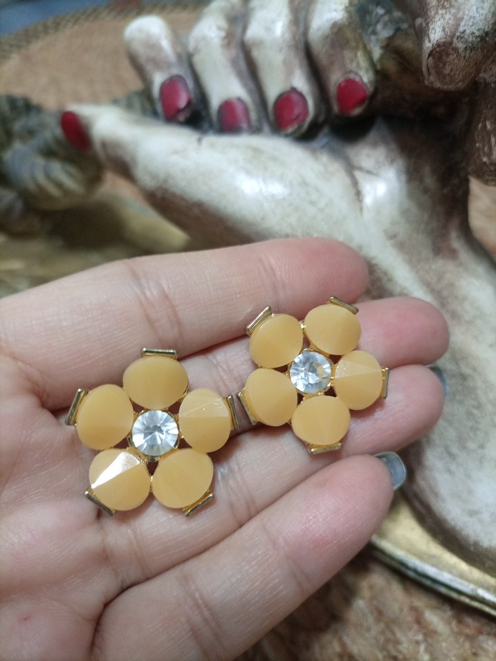 Sarı Çiçek Desenli Vintage Kadın Kupe - Görsel 5