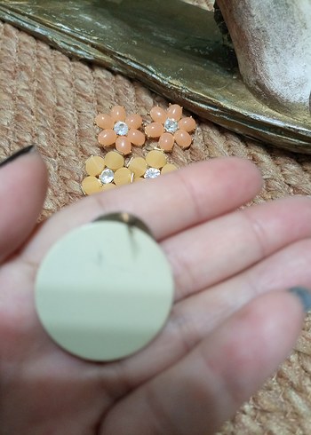 Haki Kamuflaj Mini Düğmeli Küpe - Görsel 3