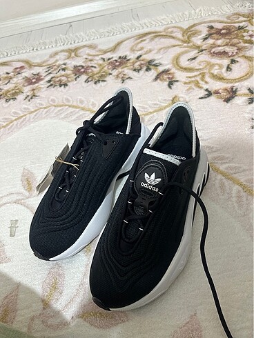Adidas spor ayakkabı