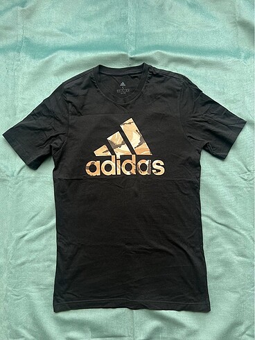 Adidas Tşhirt fazlalıktan dolayı