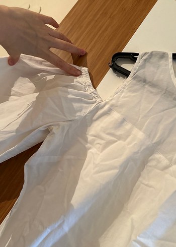 Beyaz Keten Omuzları Açık Bluz - Görsel 3