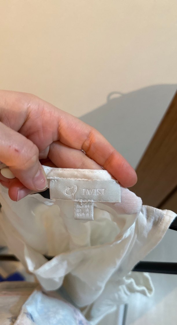 Beyaz Keten Omuzları Açık Bluz - Görsel 4