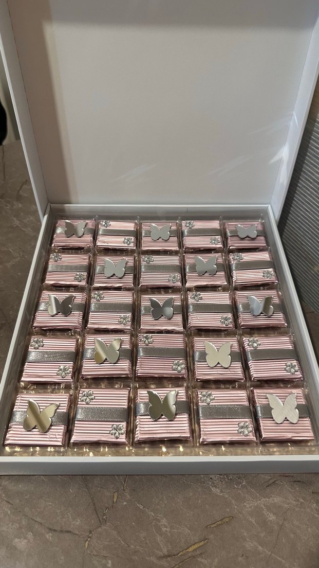 Kelebek Süslemeli Pembe Çikolatalar - Görsel 2