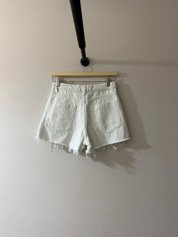 Beyaz Mini Denim Şort - Görsel 2