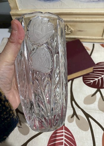 Beyaz Desenli Şeffaf Vazo - Görsel 3