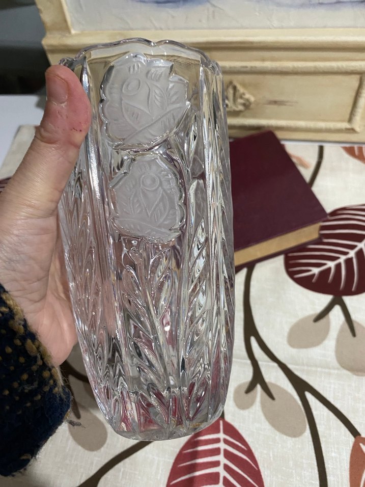 Beyaz Desenli Şeffaf Vazo - Görsel 3