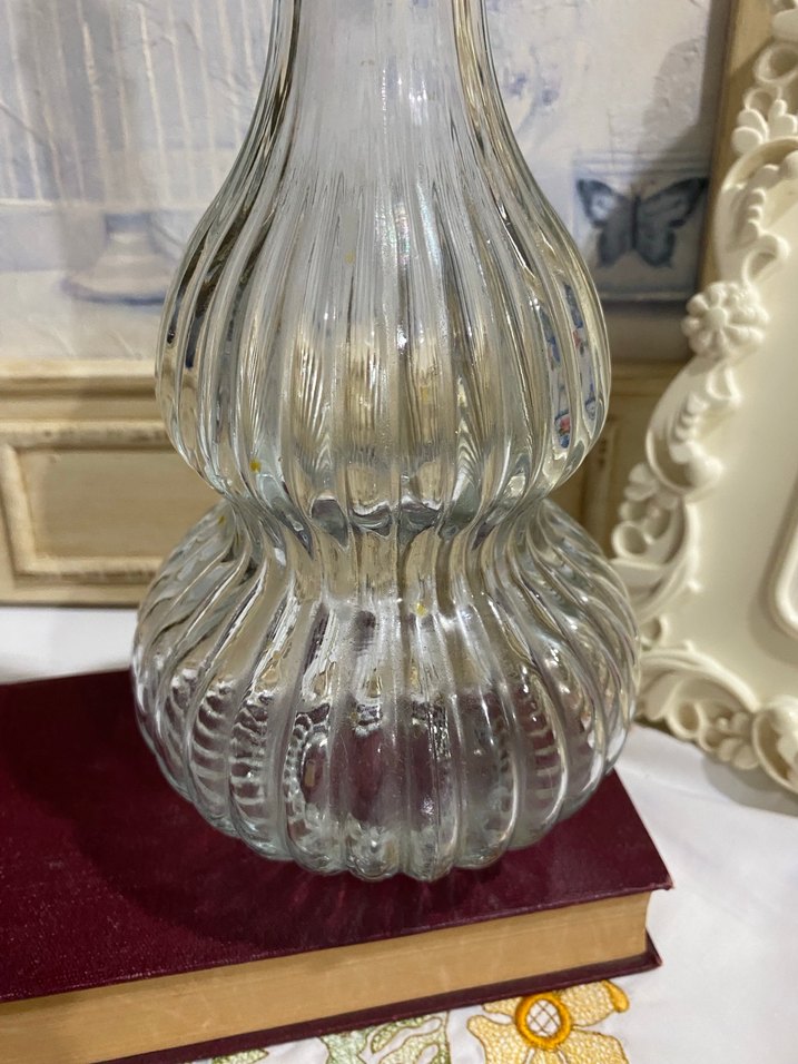 Köşeli Tıpalı Beyaz Cam Vazo - Görsel 2