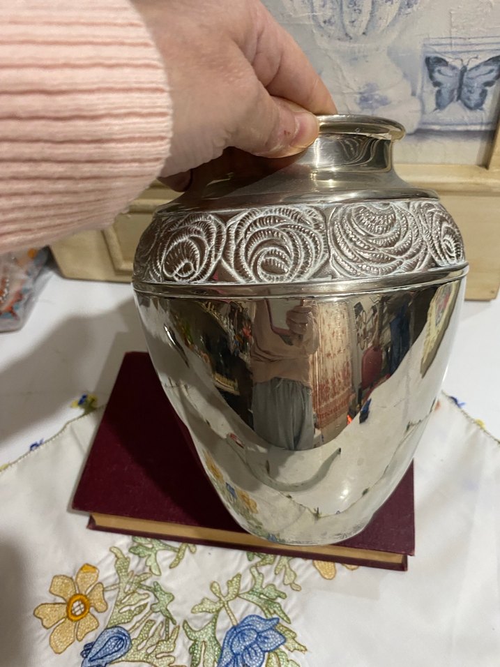 Parlak Beyaz İşlemeli Vazo - Görsel 2