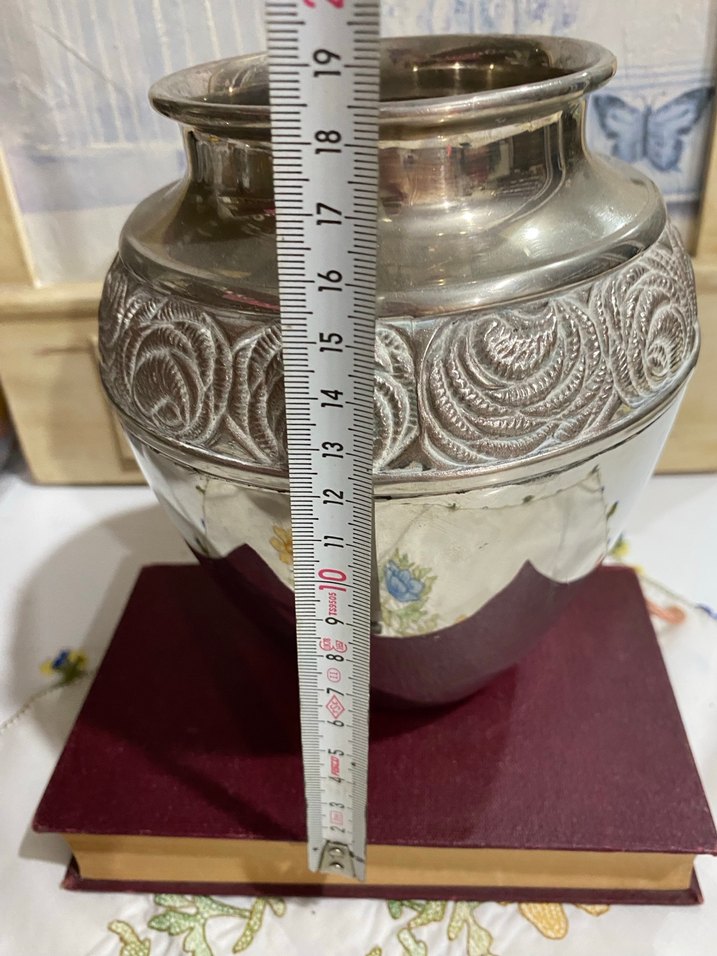 Parlak Beyaz İşlemeli Vazo - Görsel 3