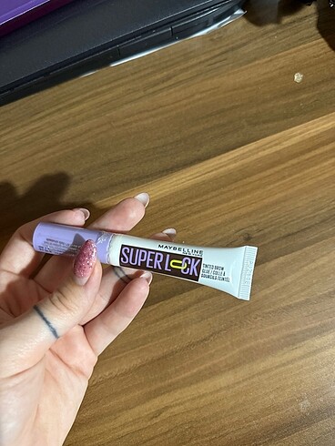 Beden Maybelline Superlock Kaş wax