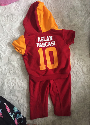 Galatasaray bebek takım lisanslı ürün bir iki defa giydi