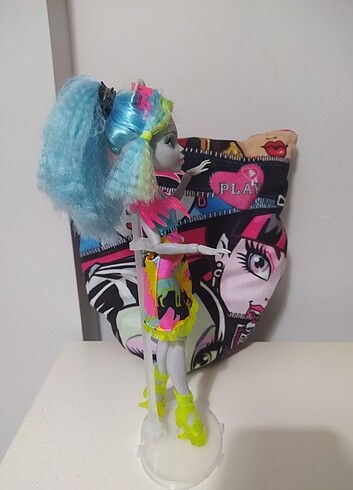  Beden Renk Monster high silvi timberwolf bebeği 