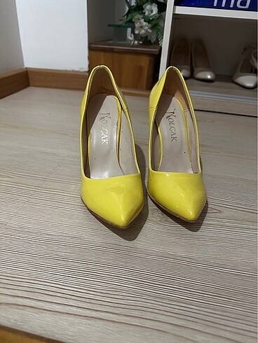 Sarı Topuklu Ayakkabı
