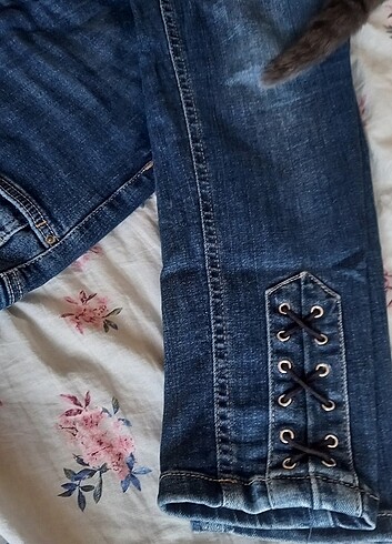 Paça detaylı kot pantolon