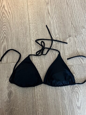 Üçgen bikini üst