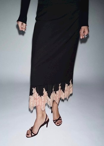 Dantel Detaylı Siyah Uzun Etek - Görsel 2