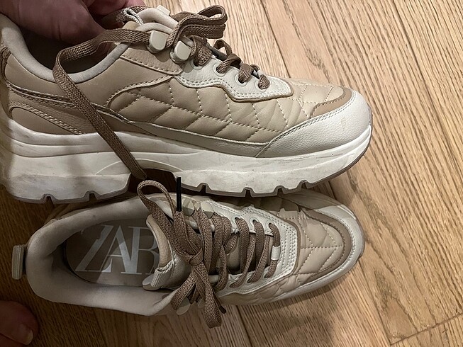 Zara Kapitone Spor ayakkabı