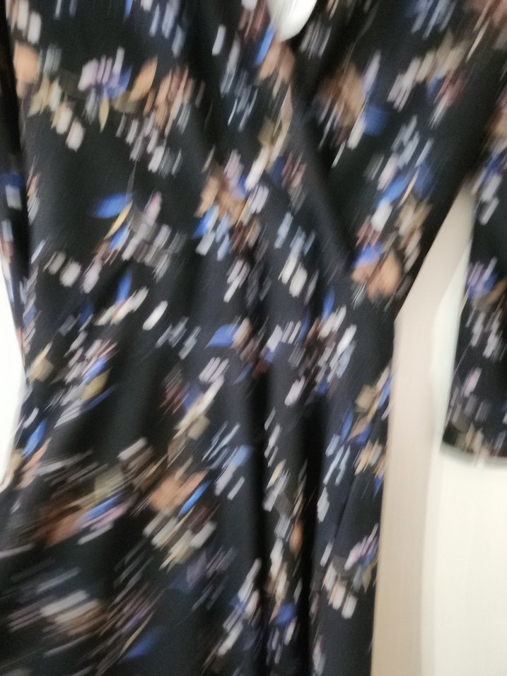 Siyah Desenli midi boy  V Yaka elbise - Görsel 2