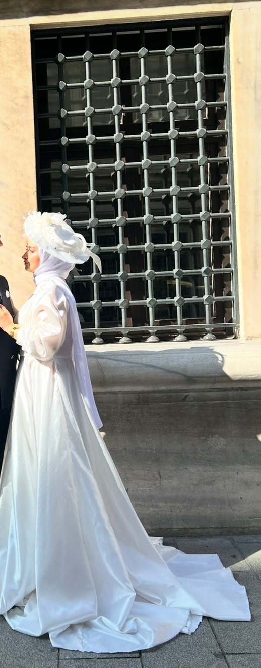 Uzun Kollu Beyaz Drape Detaylı Kadın Abiye - Görsel 2