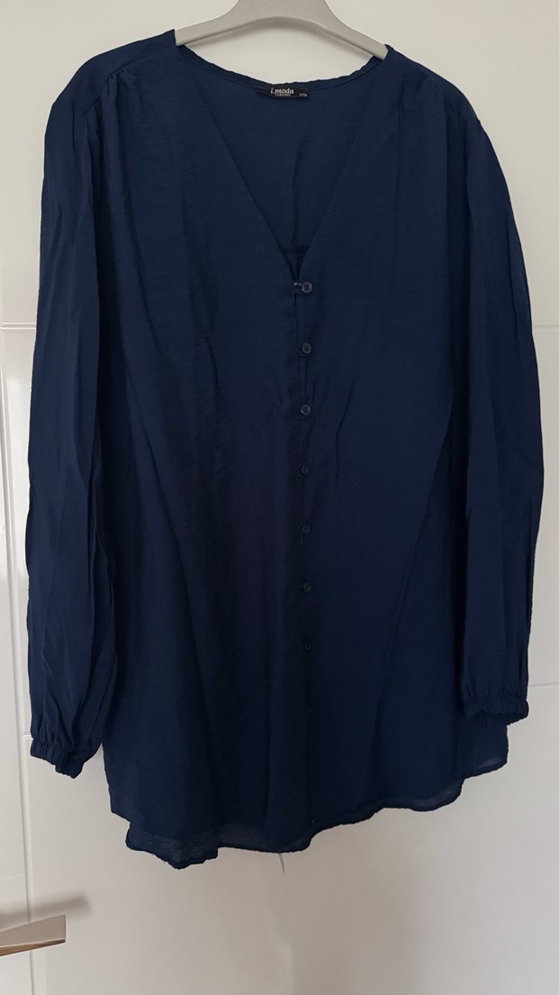 Lacivert V Yaka Düğmeli Kadın Gömlek - Görsel 2