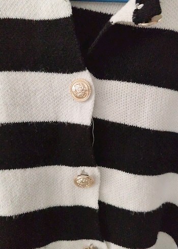 Düğmeli Siyah Beyaz Çizgili Kadın Hırka - Görsel 2