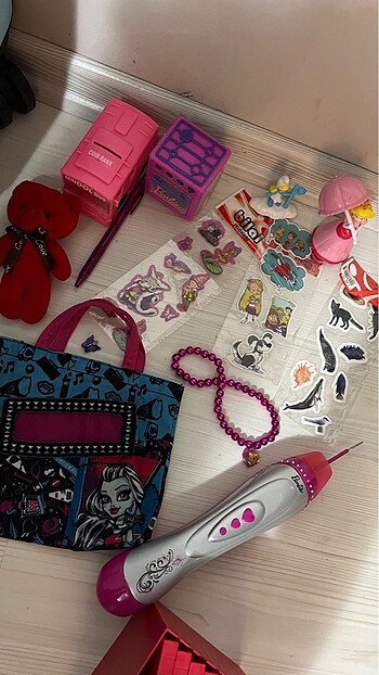 Barbie saç aksesuarı ve figürler