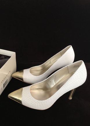Anne Klein, Bir Kez Kullanılmış Stiletto
