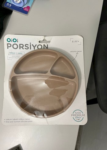 Oioi Vakum Tabanlı Silikon Tabak - Bej