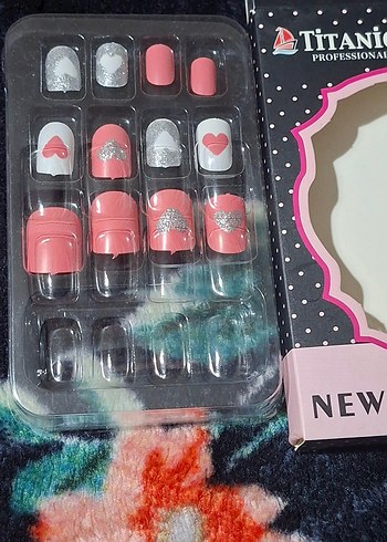 Pembe Kalp Desenli Takma Tırnak Seti - Görsel 2