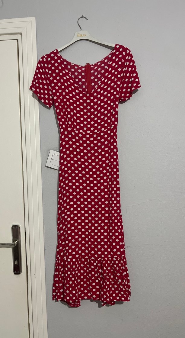Kırmızı Puantiyeli Uzun V Yaka Elbise - Görsel 2