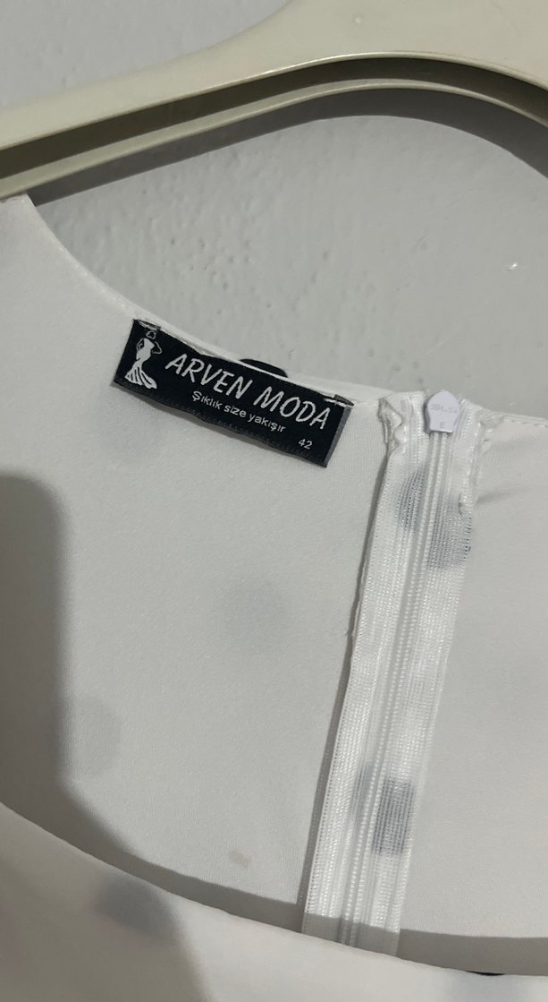 Puantiye Desenli Uzun Beyaz Elbise - Görsel 3