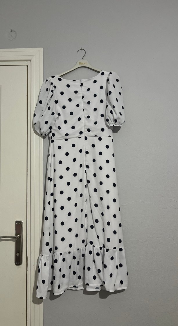 Puantiye Desenli Uzun Beyaz Elbise - Görsel 4