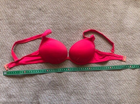Pembe bikini üstü