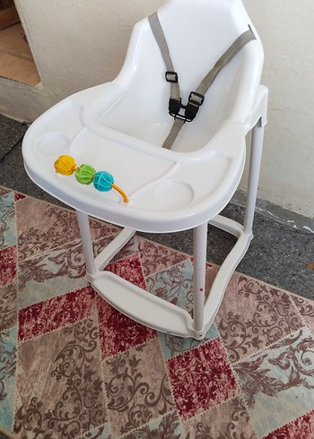 Beyaz ve Gri Bebek Mama Sandalyesi