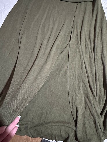 Bershka Yırtmaçlı haki etek