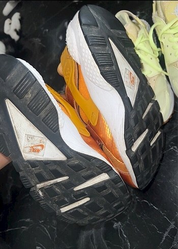 36,5 Beden Nike iç Parlak Turuncu Yılan Desenli Bağcıklı Kadın Spor Ayakkab
