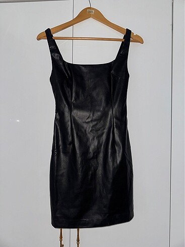 Bershka BERSHKA ETİKETLİ DERİ MİNİ ELBİSE İADE VE DEĞİŞİMİ YOKTUR BİLGİN