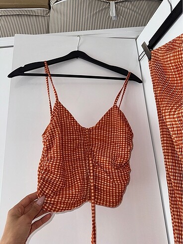 s Beden turuncu Renk Zara üst 399 alt 499 tl satılıyor bilginize sıfır hiç giyinilmed