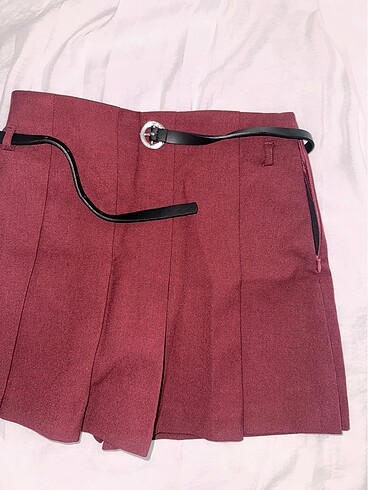 xs Beden bordo Renk ZARA SIFIR MİNİ ŞORTLU PİLELİ ETEK BORDO RENK XS BEDEN İÇ ETİKET