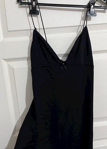 Bershka siyah V Yaka Uzun İnce Askılı Elbise - Görsel 4