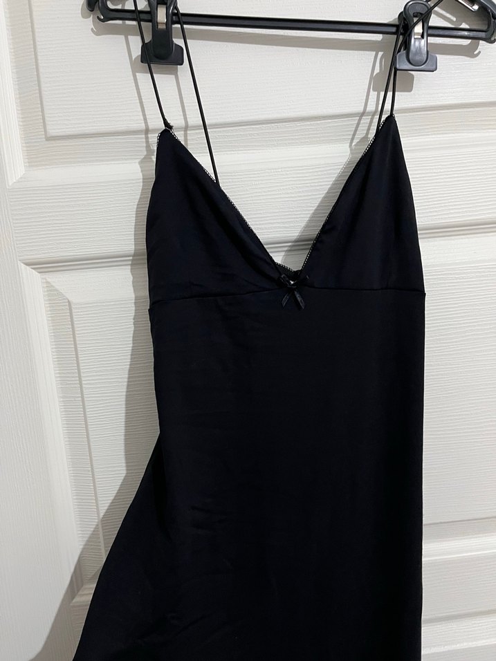 Bershka siyah V Yaka Uzun İnce Askılı Elbise - Görsel 4