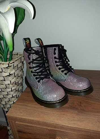 Dr Martens bot