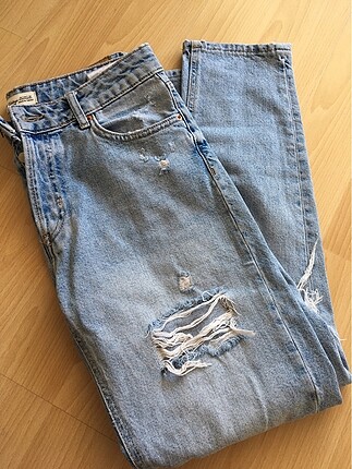 Bershka yırtık jean