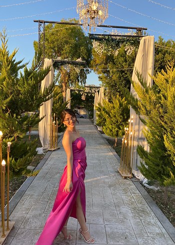 Pembe Straplez Uzun Drapeli Kadın Abiye - Görsel 3