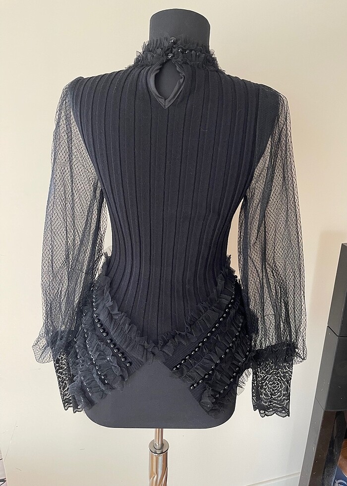 Triko tül ve kemer güpür detaylı şık bluz (butik) - Görsel 2