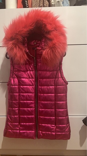Pembe şişme tüylü Kadın yelek.1 defa giydim.38/40