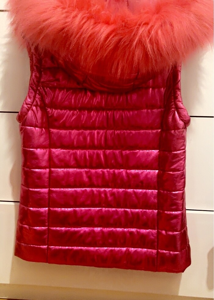 Pembe şişme tüylü Kadın yelek.1 defa giydim.38/40 - Görsel 2