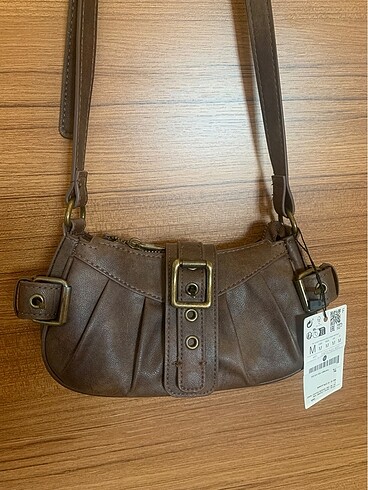 Stradivarius metal tokalı çapraz askılı çanta - Görsel 3