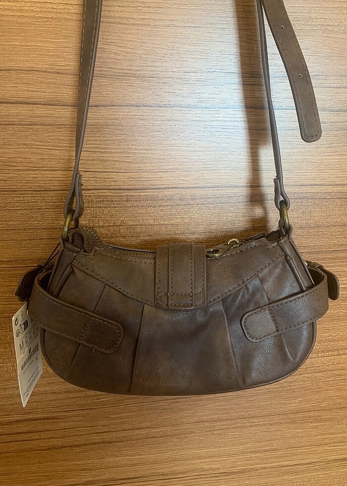 Stradivarius metal tokalı çapraz askılı çanta - Görsel 4