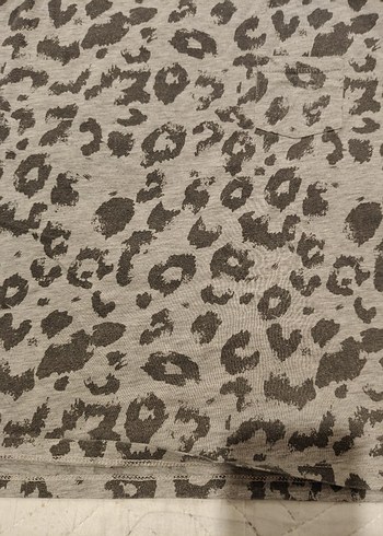 Kız Çocuk Gri Leopar Desenli Kısa Kollu Tişört - Görsel 2